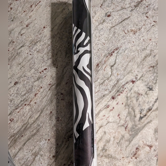 Peel and Stick Zebra Bordered Wallpaper PANEL Animal Print Decal Roommates NEW - Picture 8 of 8